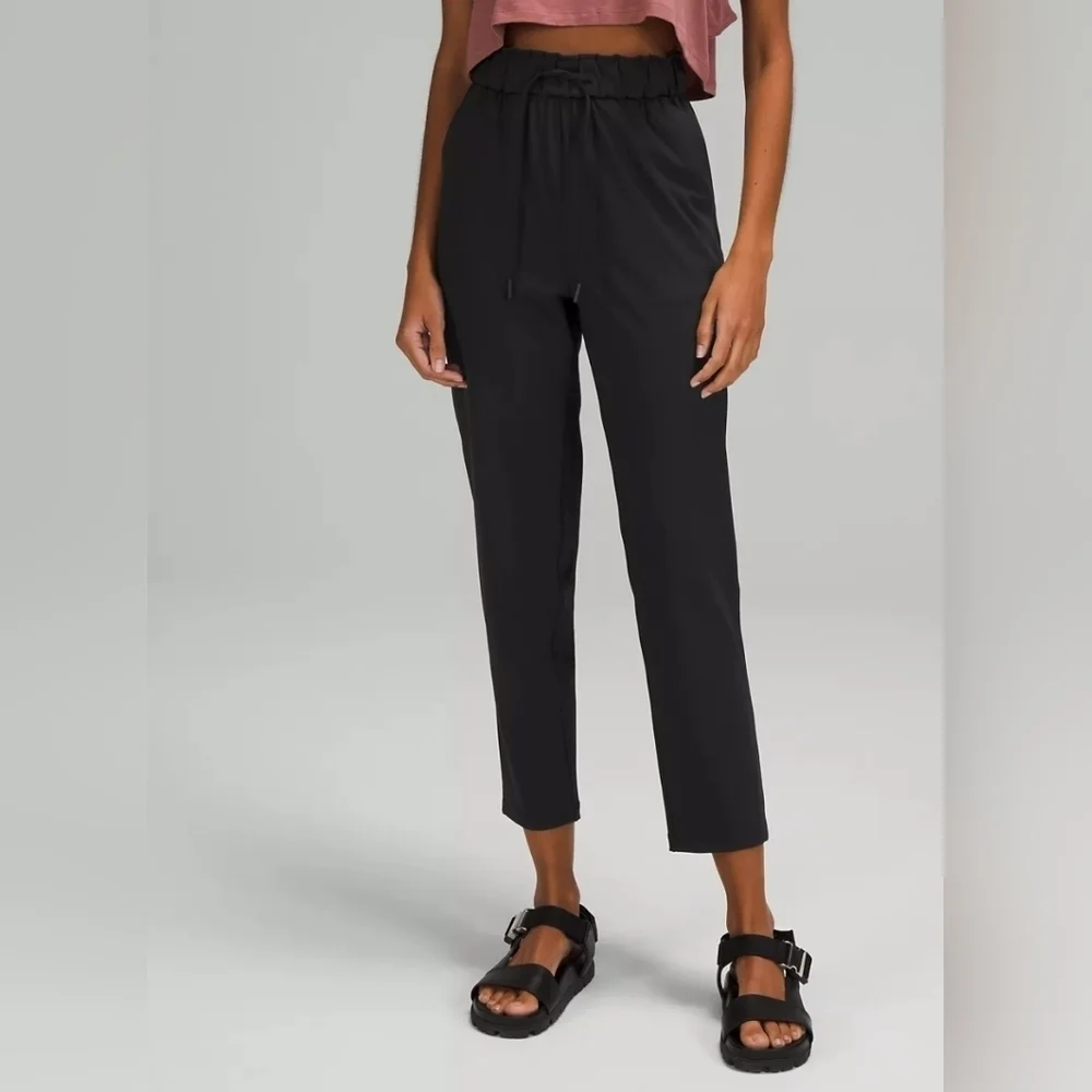 Lululemon On The Fly 7/8 Pants Joggers Athleisure Size 6 Minimalist